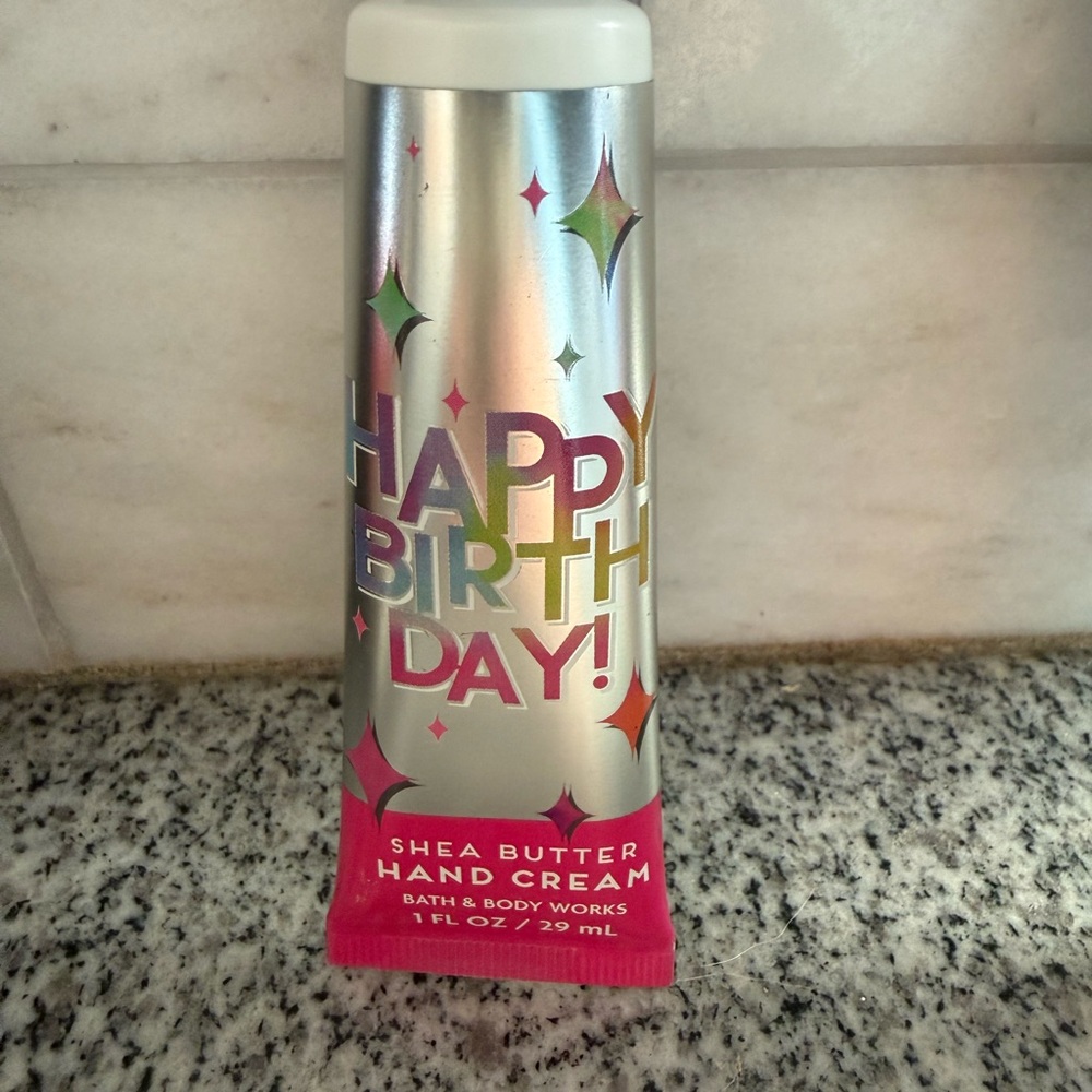 *NEW* Bath & Body Works Happy Birthday Body Cream & Hand Cream . 2.5 Oz & 1 Oz - Picture 7 of 10